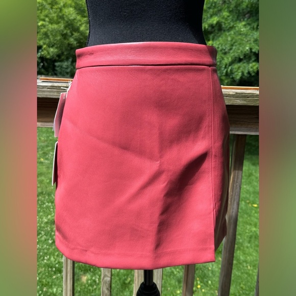 Wilfred Dresses & Skirts - Wilfred faux leather hot pink coral skirt size 8